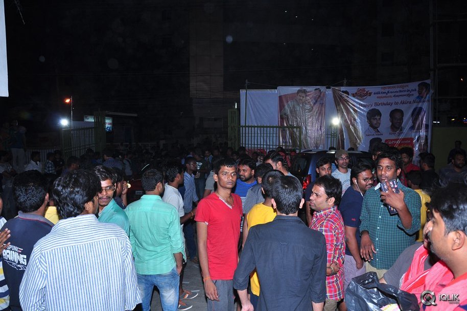 Sardaar-Gabbar-Singh-Movie-Hungama-at-Arjun-Theater